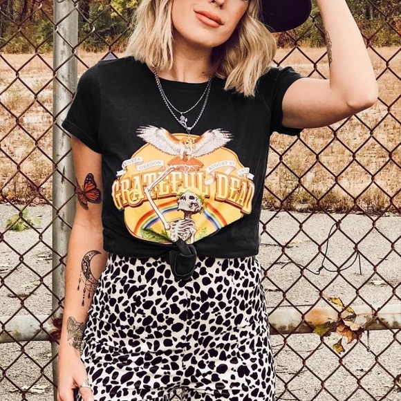 Grateful Dead Skeleton Rock Band Graphic Tee - Picture 6 of 6